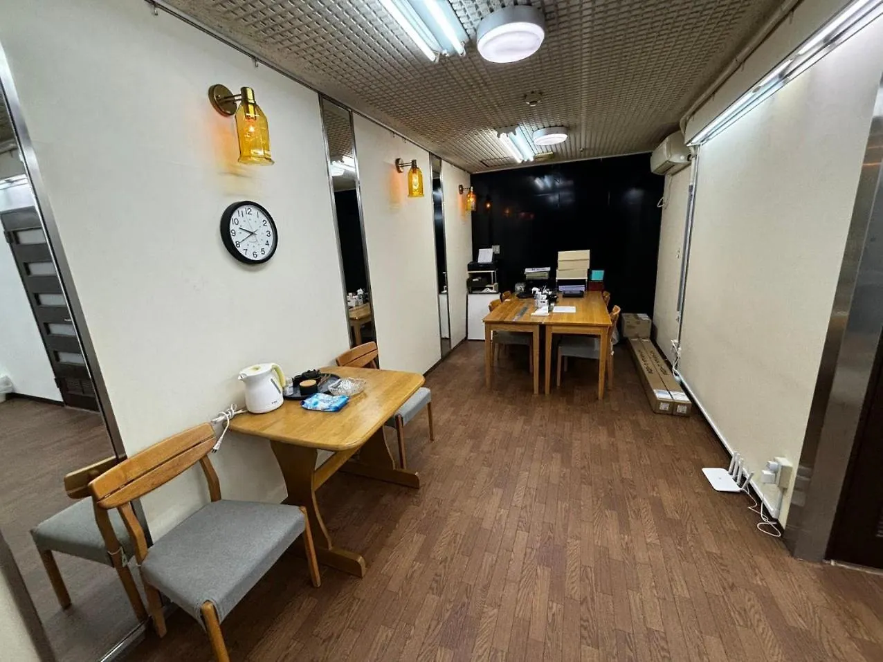 天满桥 Guest House #有电梯 #步行大阪城 #赏樱花必打卡点 #直达梅田 京都 #多浴室多厕所非常适合家庭客人入住 #免费wifi 0*, Osaka Japonia