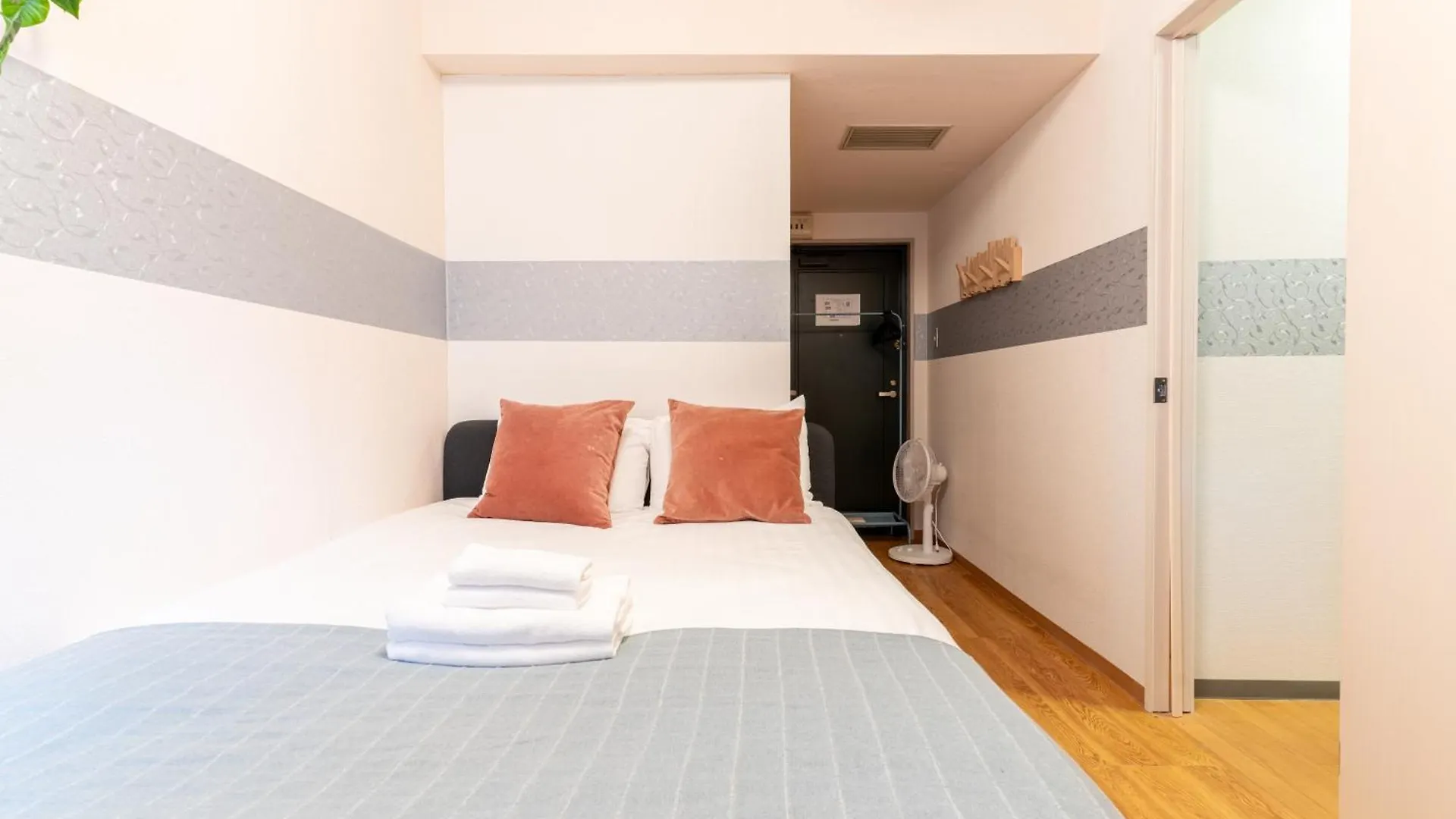 天满桥 Guest House #有电梯 #步行大阪城 #赏樱花必打卡点 #直达梅田 京都 #多浴室多厕所非常适合家庭客人入住 #免费wifi 0*, Osaka Japan